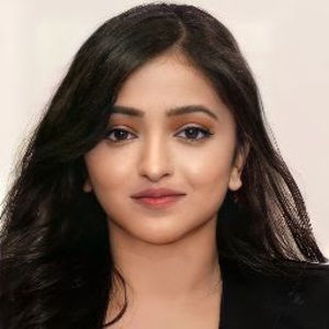 Meet your Posher, Mona